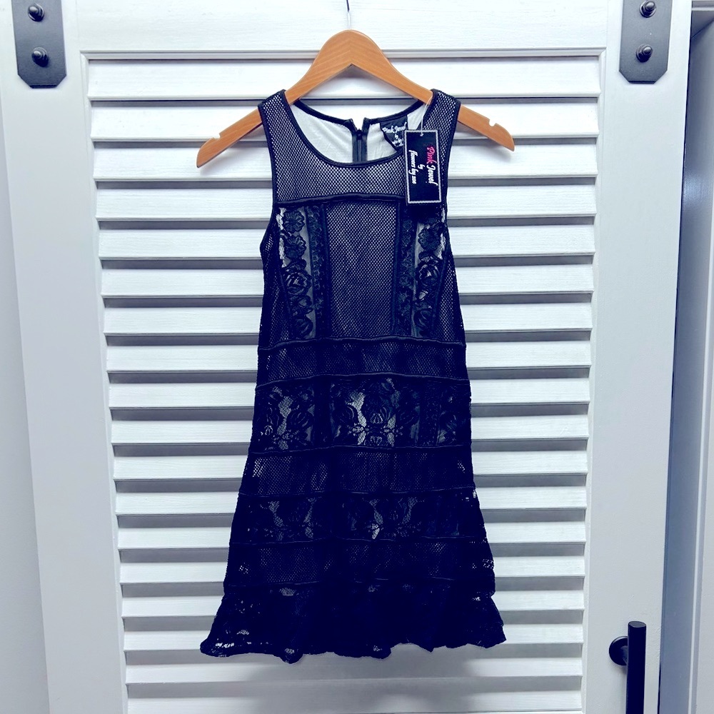 NWT , Flowers by Zoe Special Feminine Black sheath Dress
